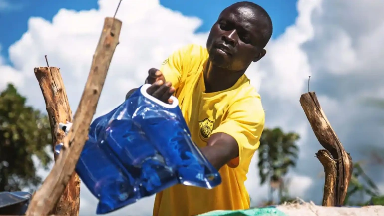 Clean safe drinking water with SaWa bags